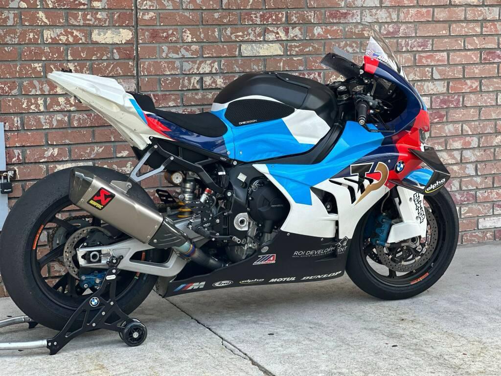 BMW M1000RR 2023 1
