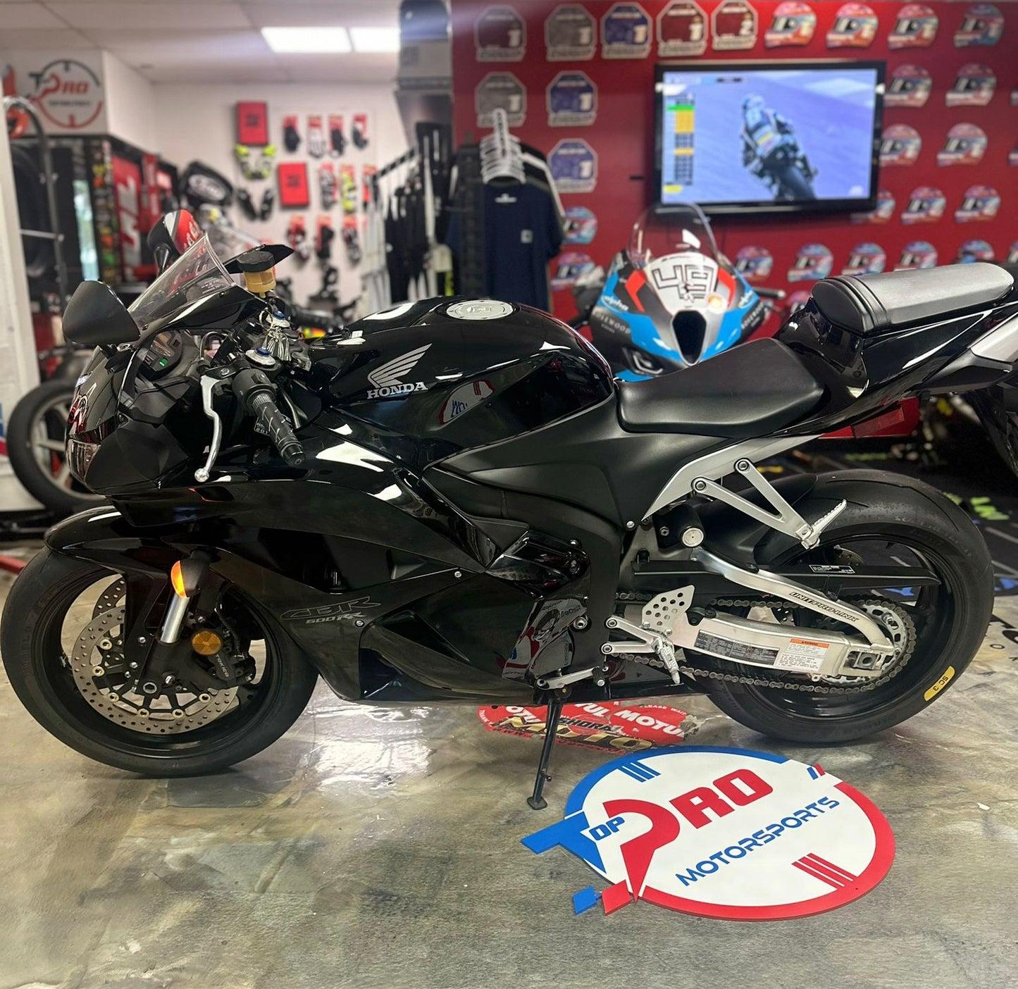Honda CBR 600rr 2011 1
